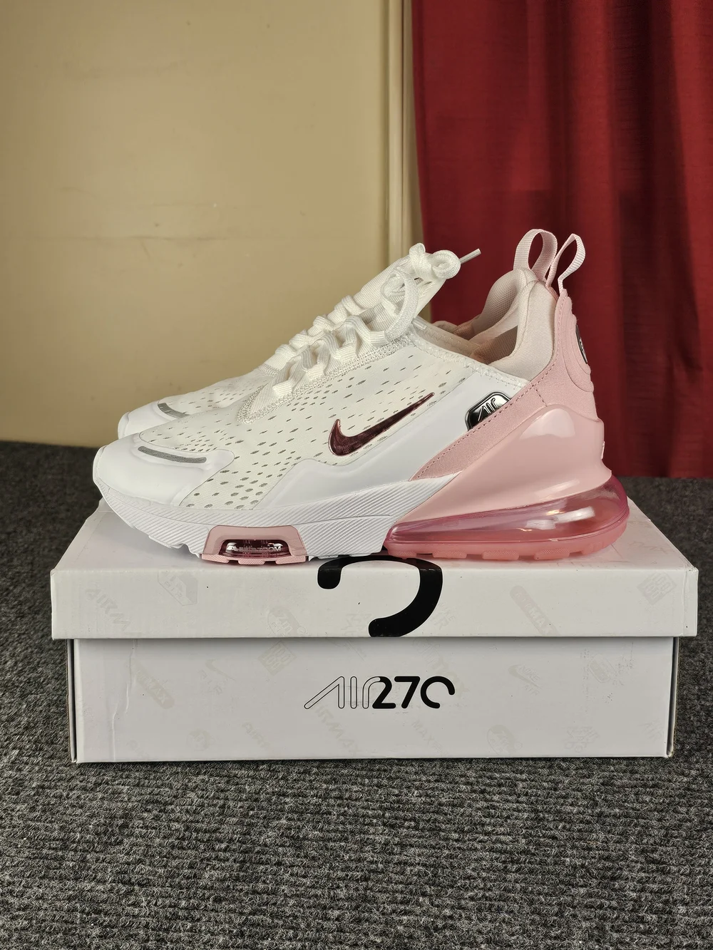 Nike Air Max 270 Women’s Sneakers - White & Pink